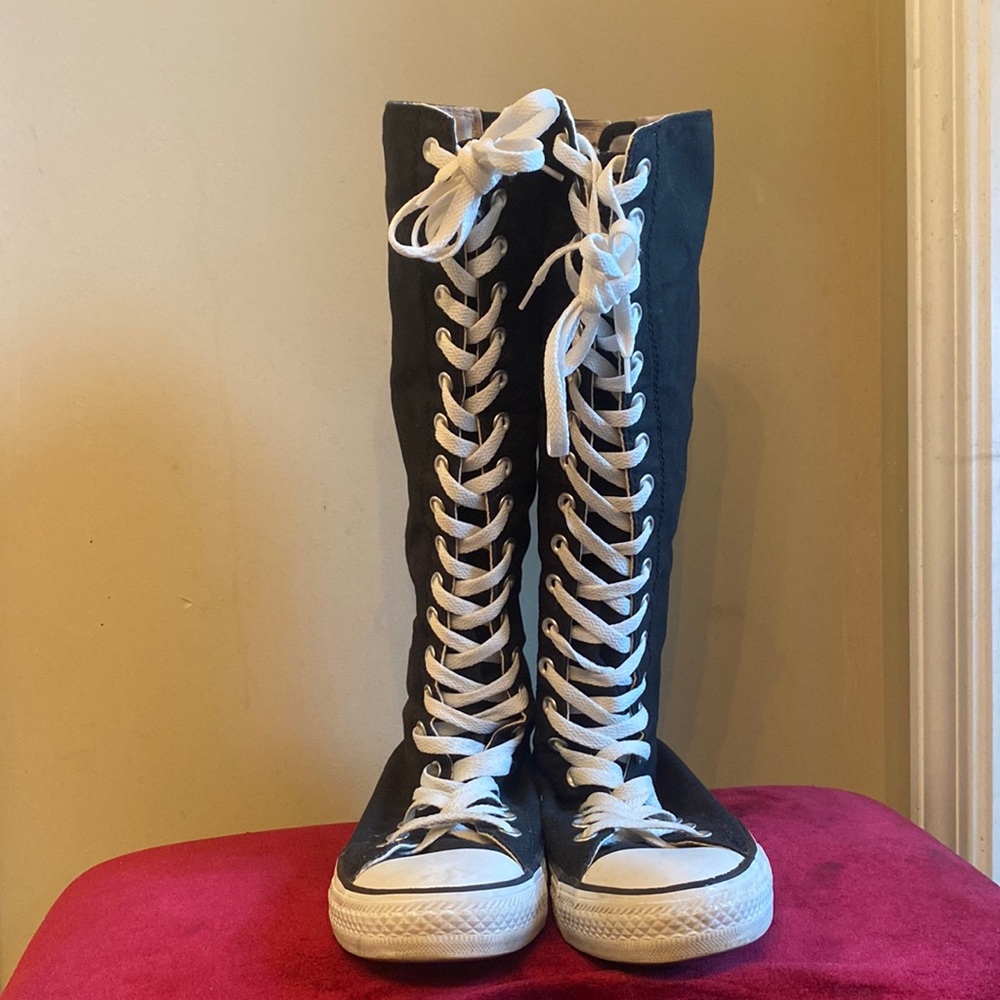 Converse Chuck Taylor Knee high lace up shoes🖤